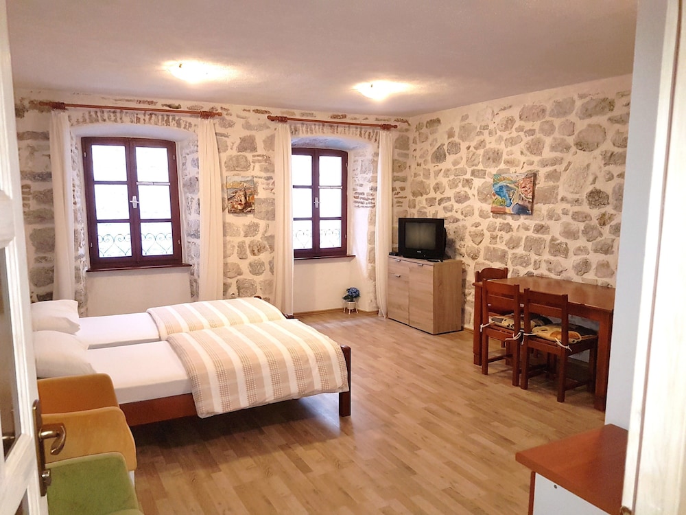 Apartments Historic Stone House - Kotor