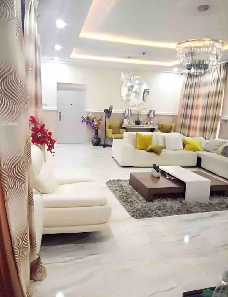 Royally Furnished  Penthouse Apartment. - Lagos