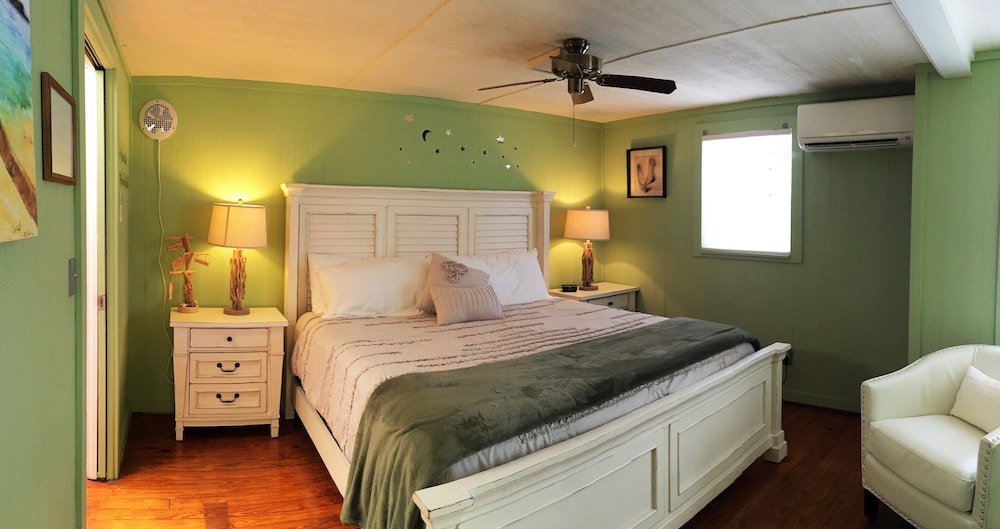 Newly Renovated Sea Breeze Cottage With Private Dock, Easy Access To Bimini Bay - Anna Maria Island, FL