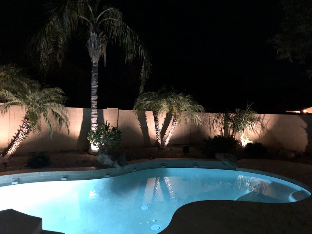 Private Heated Pool And Spa! 4 Bdrm, 2 Bath Beautiful And Spacious House! - Surprise, AZ