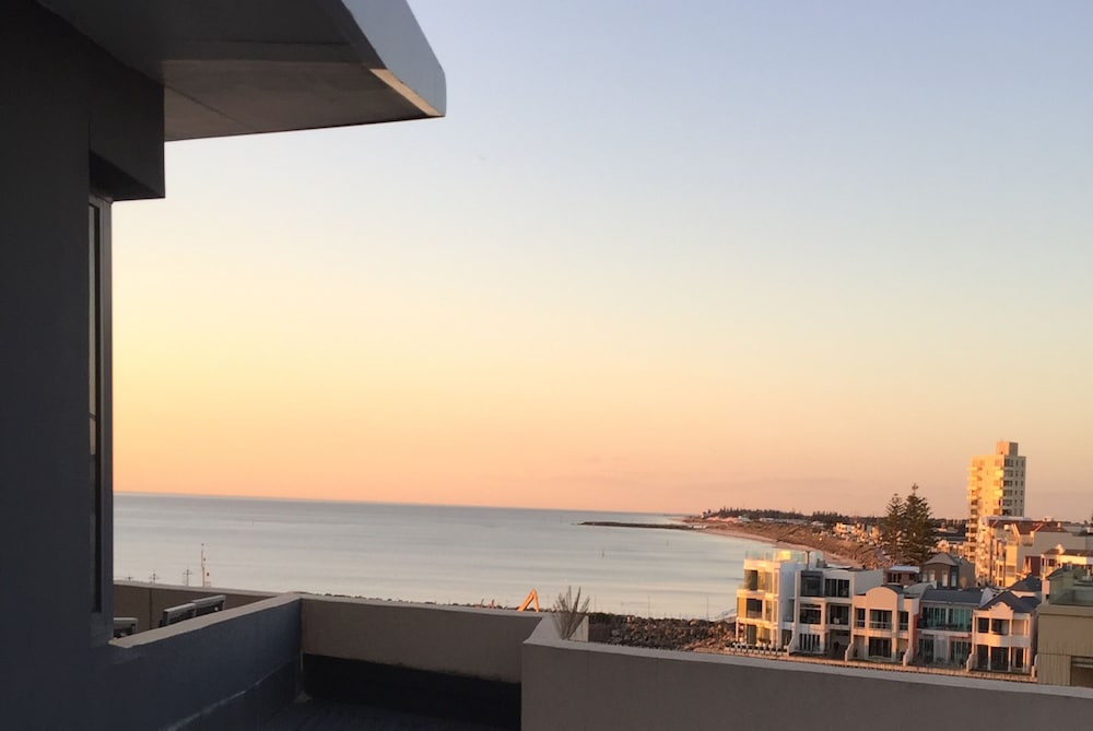 Glenelg Penthouse With Beach & Park Views -Wifi Parking - Adelaide
