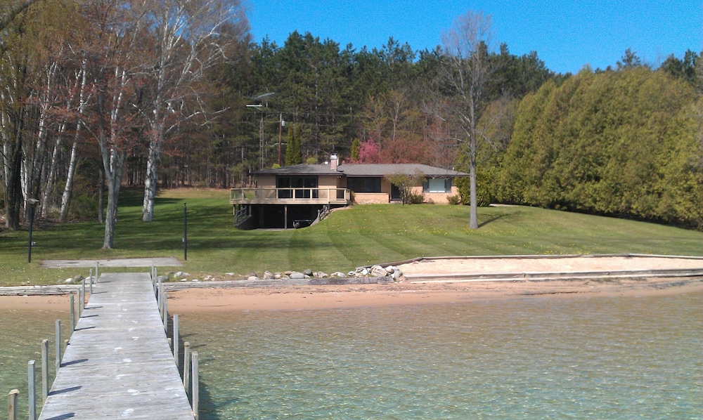 Beautiful Walloon Lake Home -- Summer Weeks Still Available - Petoskey, MI