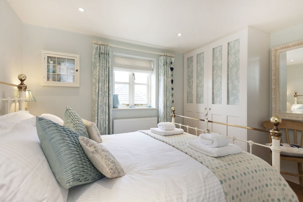 Legion Cottages -  A Self Catering Cottage That Sleeps 4 Guests  In 2 Bedrooms - Salthouse
