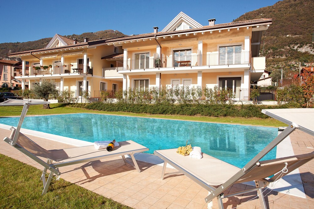 Village Centre, Lake View Pool Apartment. No Car Required As Bus And Ferry Route - Menaggio