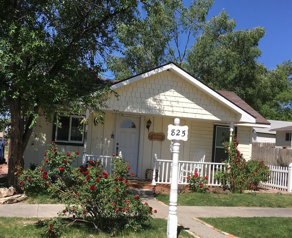 Rose Haven Cottage Is A Small Comfortable Home. In The Heart Of Montrose. - Colorado