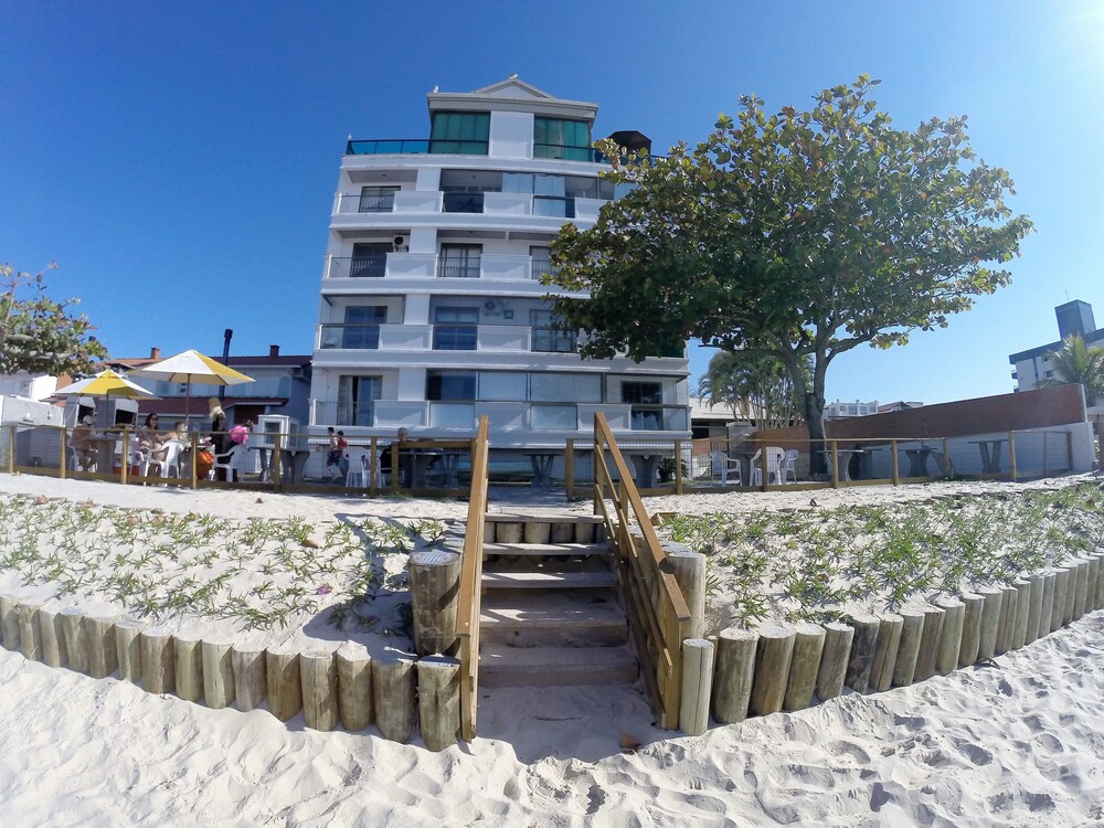 Sulla Spiaggia, Di Fronte Al Mare - Appartamento 4 Persone - Wifi Gratuito E Aria Cond. - Florianópolis
