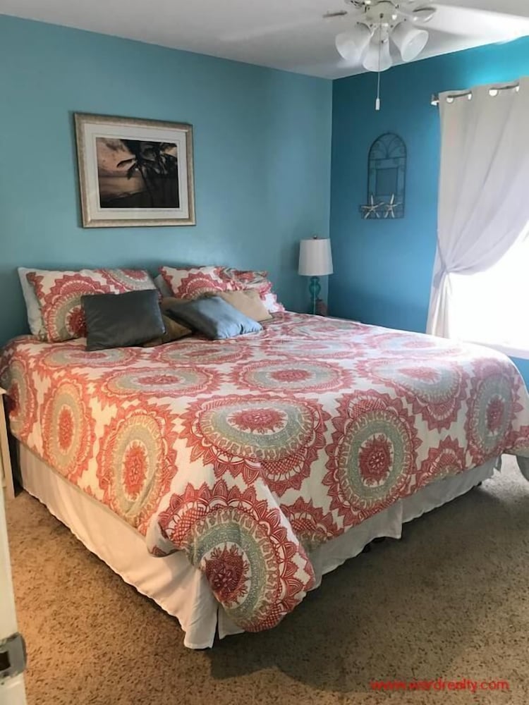 The Lazy Palm - 1 Br/ 1.5 Ba Ocean View Unit At Surf Condo - Community Pool - Surf City, NC