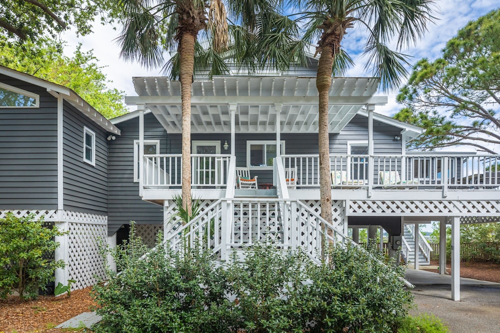 Lovely Home On Deep Water/dock/short Walk To Beach/pets Considered. - James Island, SC