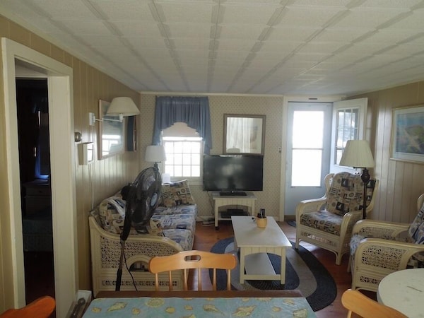 Walk To Beach From This 3 Bedroom Cottage! - Yarmouth Port, MA