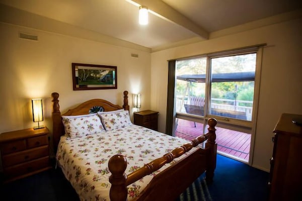 Maeburn Cottages - Self-contained Lakeside Getaway - Metung