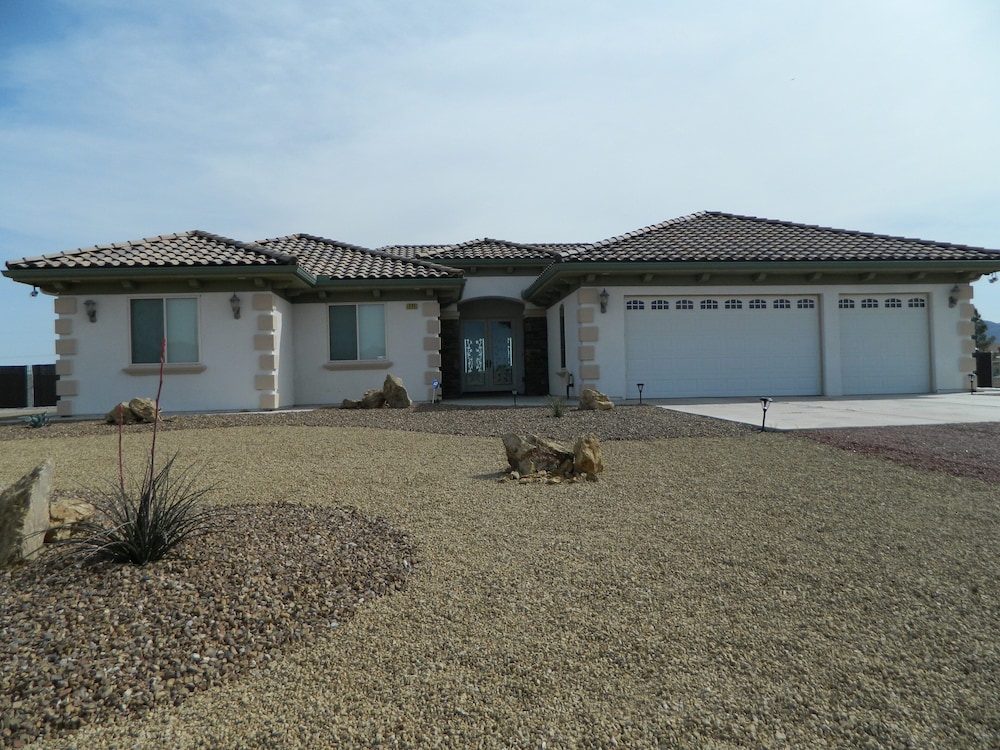 Custom Home Fully Equipped Kitchen / Bbq / Patio / Wifi And Much More. - Death Valley National Park