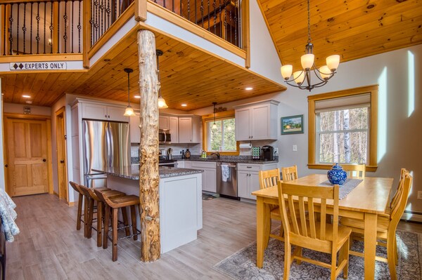 Pet-friendly, Large & Cozy 5 Mountain Home W Private Hot Tub & Fire Pit - Carousel, Intervale