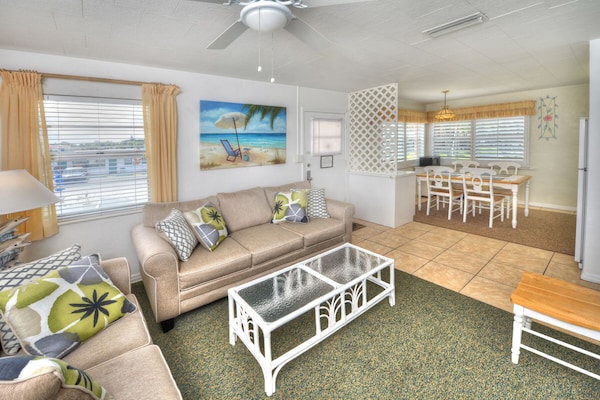 Tropical 2 Bedroom Apartment Across From Daytona Beach\/sanitized After Each Use! - Port Orange, FL
