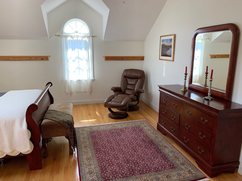 Spacious Marblehead Townhouse - Roof Deck With Panoramic Views - Nahant, MA
