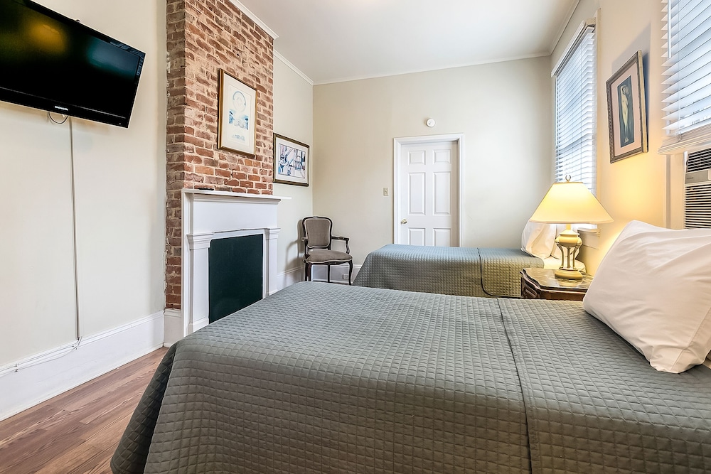 Sleeps 12, Three Blocks To Bourbon St. And French Quarter Attractions. - Mardi Gras New Orleans
