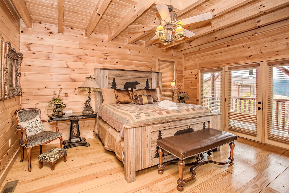 Free Tickets | Luxury Cabin, Jaw Dropping Views, Hot Tub, Games, Fire-pit - Walland, TN