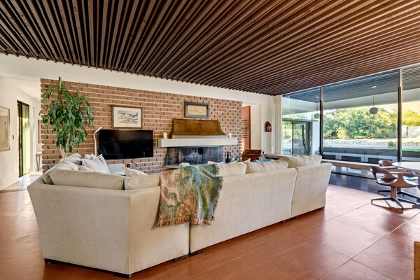 2,000 Sf Mid-century Modern Westward Look House In The Catalina Foothills. - Tohono Chul Gardens, Galleries, and Bistro