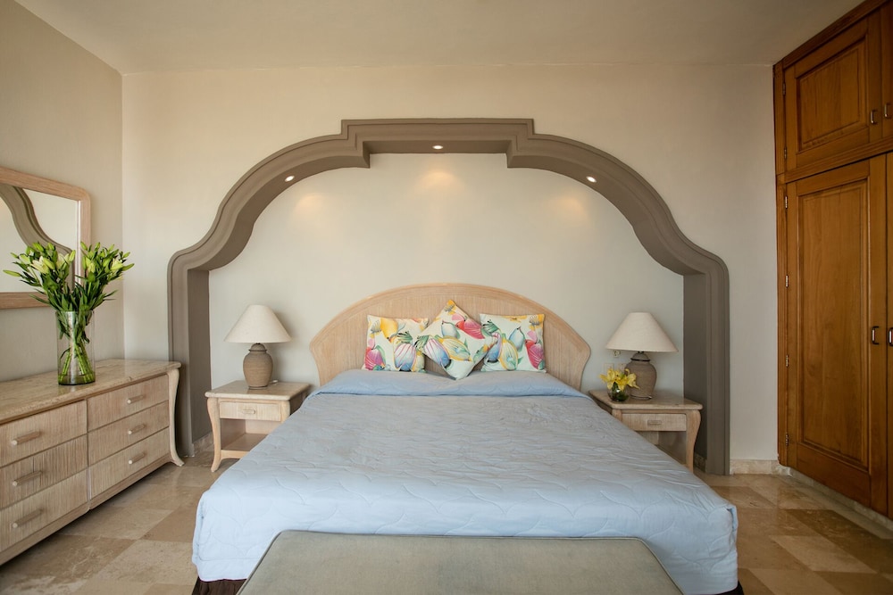 Luxe 5 Star 7200 Sq Ft Villa Met Premier Locatie Aan Strand En Slepen - Puerto Vallarta