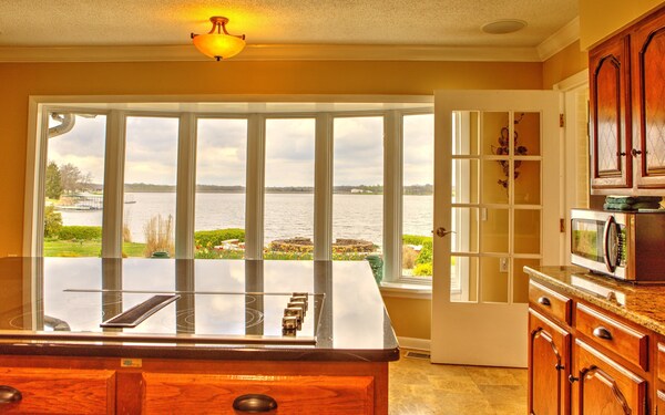 Paradise On The Lake ~ Luxurious Peninsula Property ~ Best View On The Lake! - Illinois
