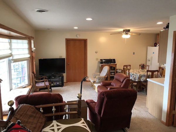 Great Fishing. Large One Bedroom, Two Baths, Beautiful View Of Lake Independence - Wayzata, MN