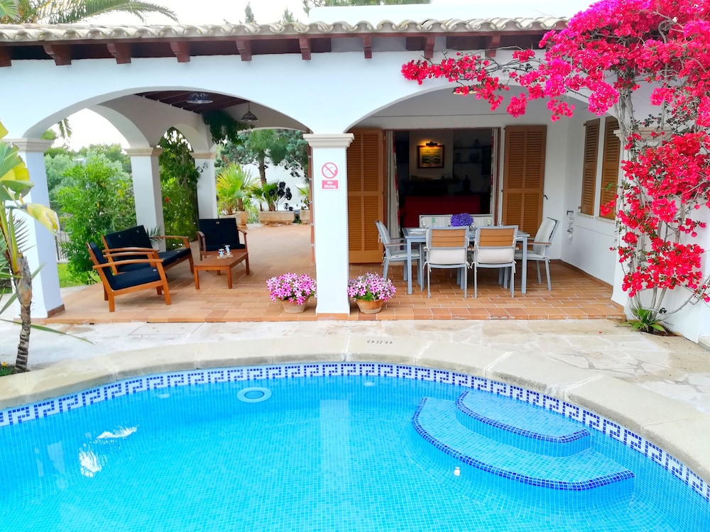 Fantastic 3 Bedroom Villa With Pool, 1minute Walk From Beach In Cala D'or. - Portocolom