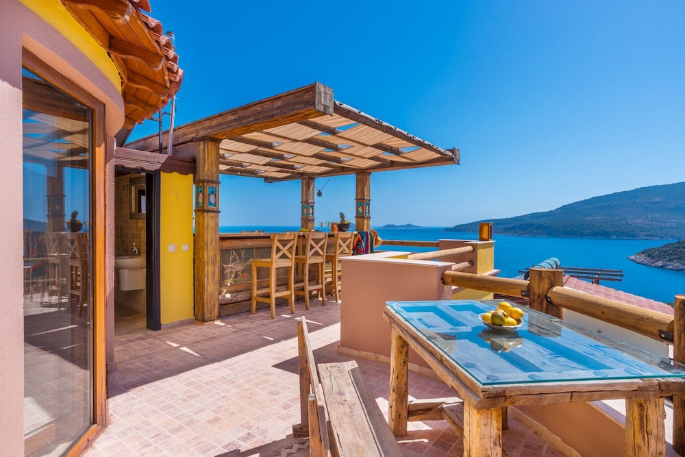 ÇArpıcı Villa, öZel Isıtmalı Havuz, çAtı Teras Bar, Plaja 200m, Deniz Manzaralı - Kalkan
