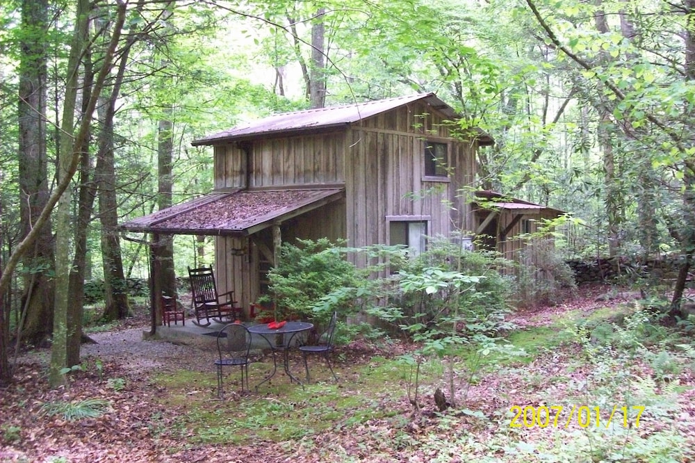 Private/secluded & Sanitized In Mature Woods By Park Short Walk To Creek Pets Ok - Cosby, TN