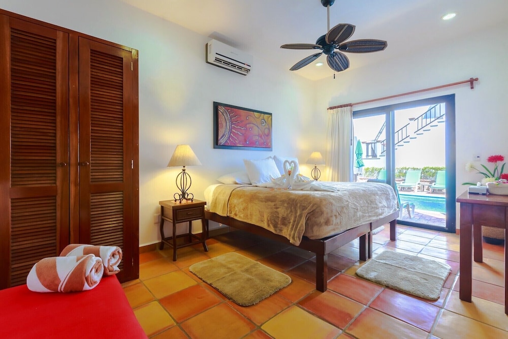 Courtyard Villa "Acapulco" With A/c And Pool    5 Min Stroll To Beach - Isla Mujeres