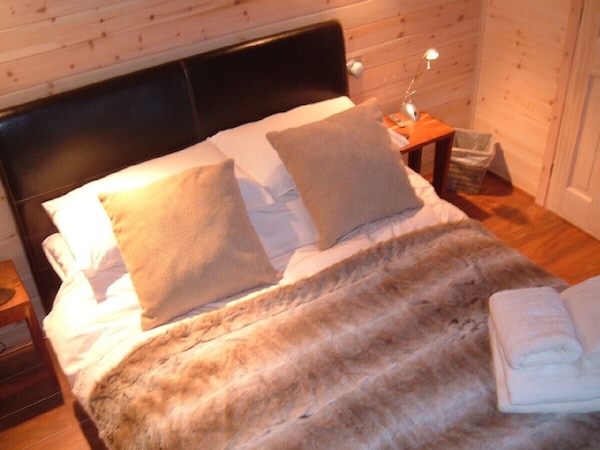 4 Star Luxury Lakeside Pine Lodge/ Cabin ( Sauna) In Secluded Shropshire Setting - Shropshire