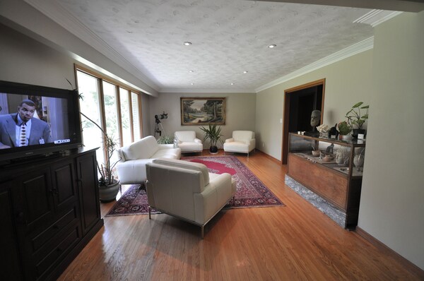 Niagara Acres, Home Away From Home Situated In The Heart Of Niagara Wine Country - Sunset Beach