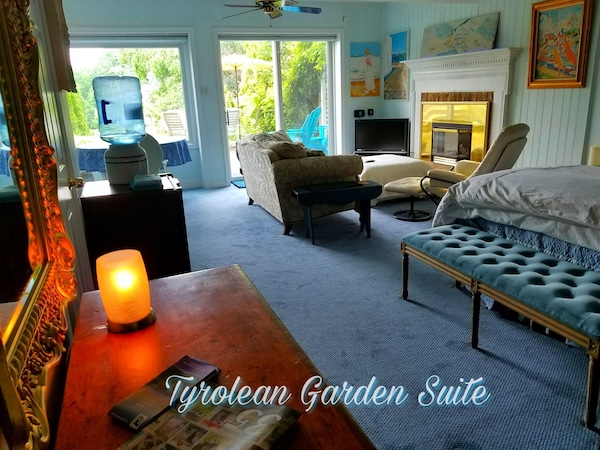 Jardín Tirol Suite Con Piscina Y Entrada Privada En Art Villa - Middleburg, VA
