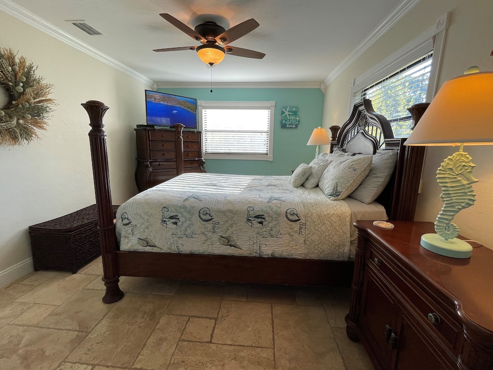 The Seahorse Suite.  Welcoming Guests Back To Ft Myers Beach!  2 Bedroom, 2 Bath - Fort Myers Beach, FL