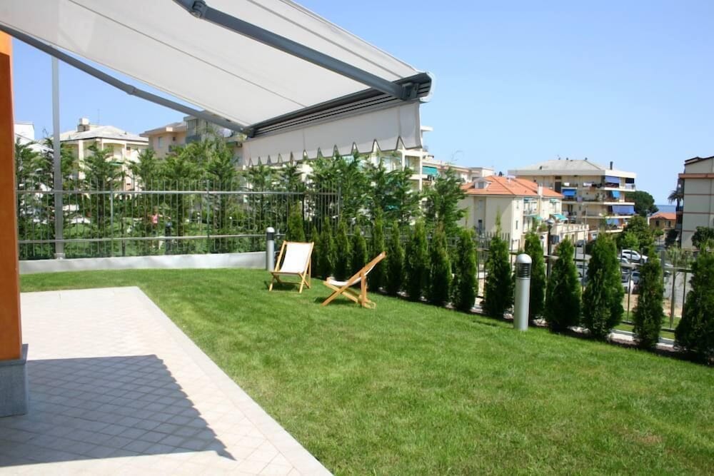 Tuin Appartement Met Uitzicht Op De Zee Op 200 Meter Van Het Strand - Pietra Ligure