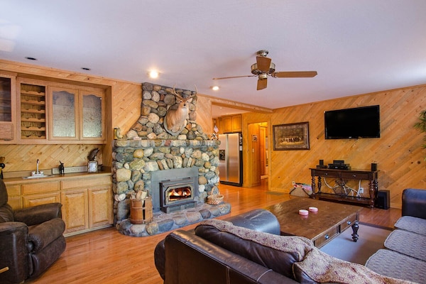 Fabulous Cabin Block Away From<br>private Beach - Tahoe City, CA