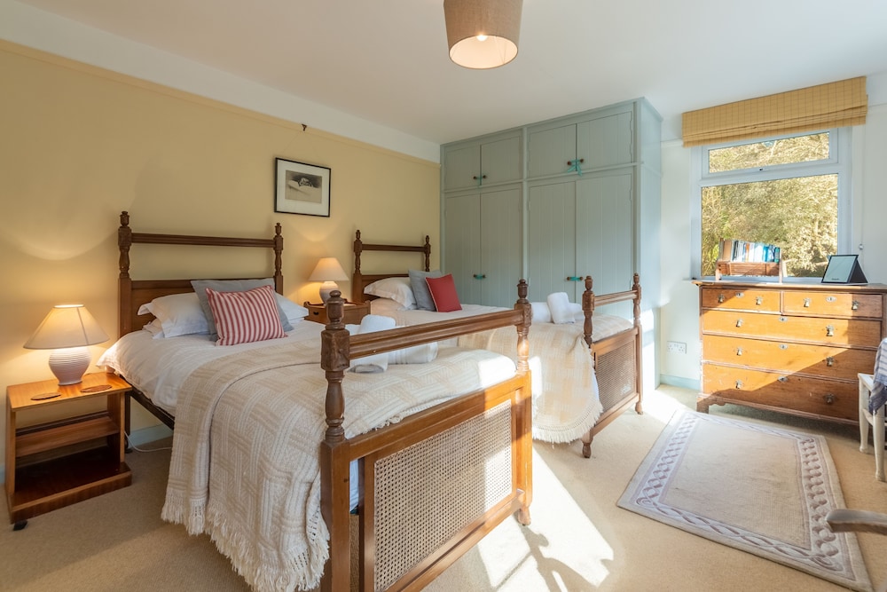 Schoopers Is Set Amongst Rolling Green Fields On The Edge Of The Camel Estuary. - Padstow