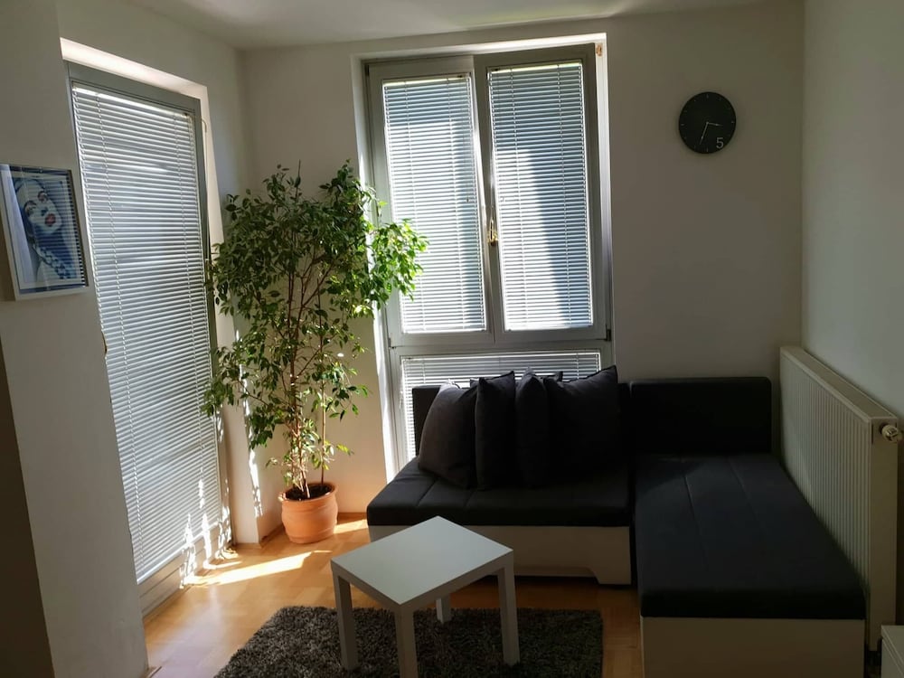Victoria Apartment + Balcony, Near Center, Easy Accessible - Liubliana