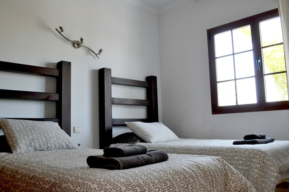 4 Bedroom Villa, Sleeps 8, Electric Private Heated Pool, Mountain Views, Jacuzzi - Playa Blanca