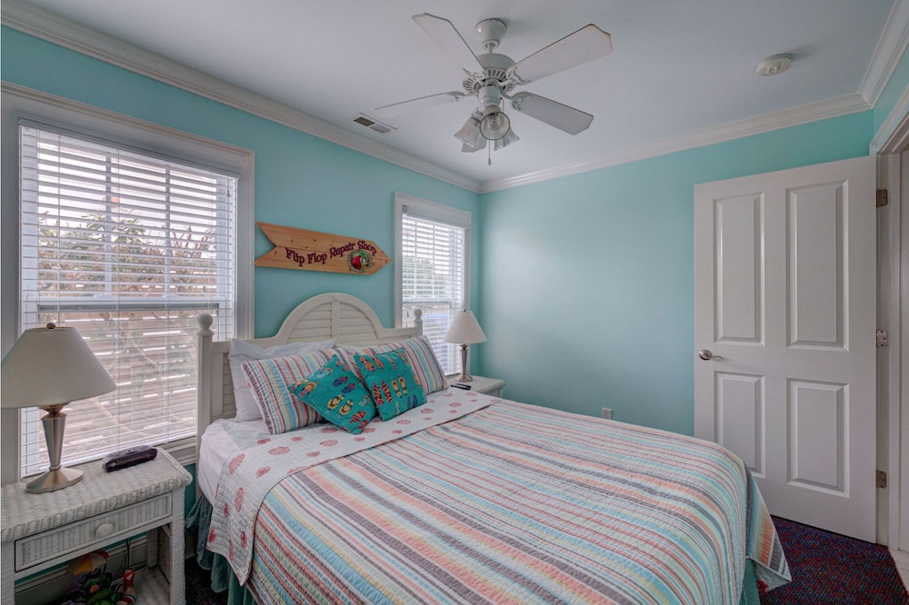 Just Steps To The Beach & Beautiful Ocean Views! Contactless Check-in! - Carolina Beach, NC