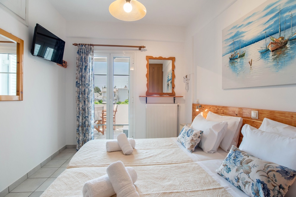 Schöne Neue Zwei Schlafzimmern (6-7 Erwachsene) Erster Stock Livadia Strand 200m - Paros