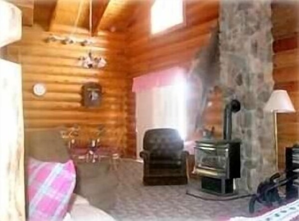 Sleeps 26! 7 Queen, 6 Full Bunk-beds, 3 Br And Loft (Rates Based On Occupancy) - Island Park, ID