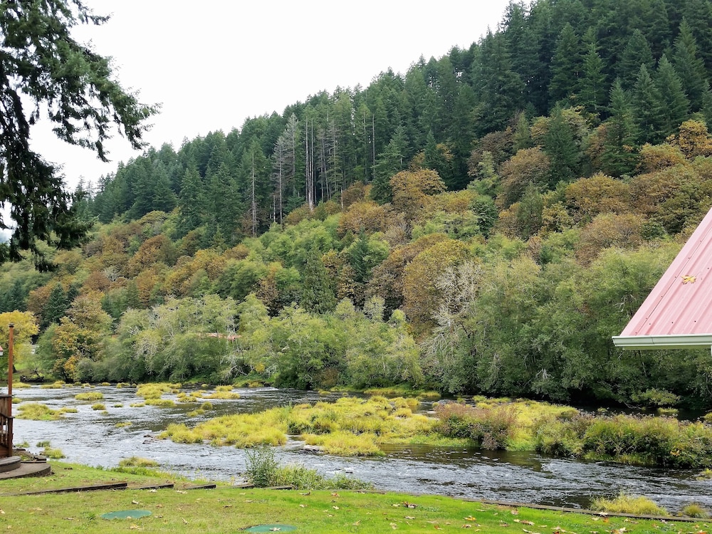 Un Chalet De Rivière Pour Chaque Saison - Oregon
