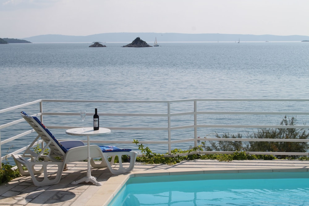 Seaside apartments with a swimming pool Seget Vranjica, Trogir - 2571 - Dalmatie
