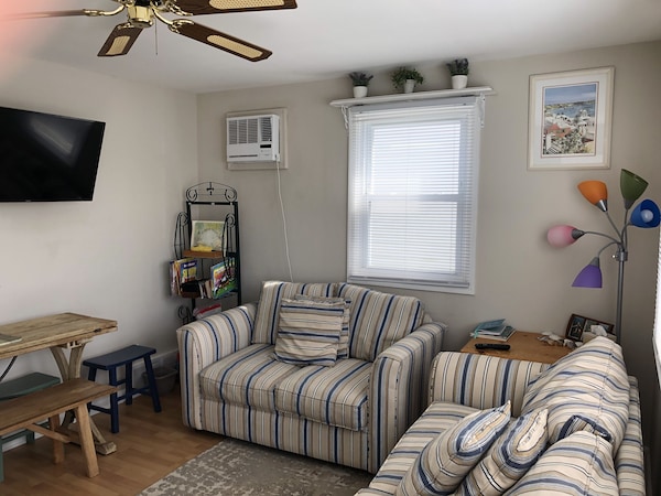 Bright And Cheerful, Newly Renovated First Floor Of A House - Atlantic City, NJ