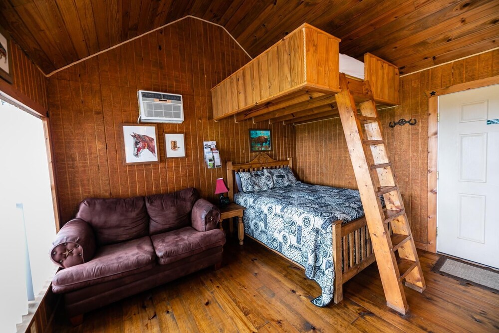 Shaded, Ridge Top Cabin ~ Deck Privado W / Brisa Constante W / Vistas Hasta 40 Millas - Texas