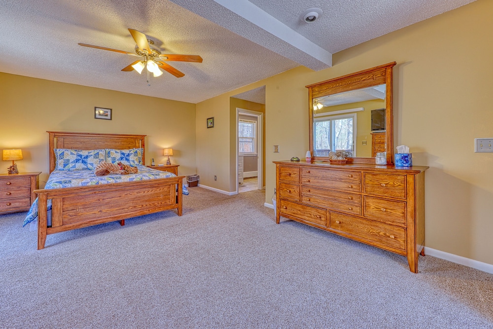 Spacious Home With Private Hot Tub & Mountain Views - Near Skiing - North Conway