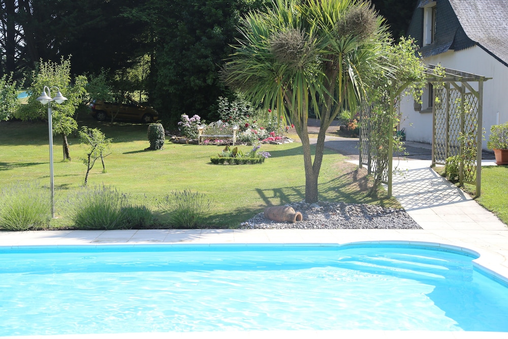 Longere Met Verwarmd Zwembad - Bretagne