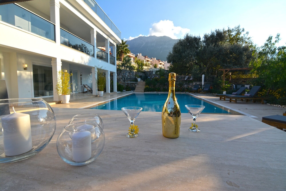 5 Bedroom Luxury Villa With Private Pool And Garden In Oludeniz - Hisarönü