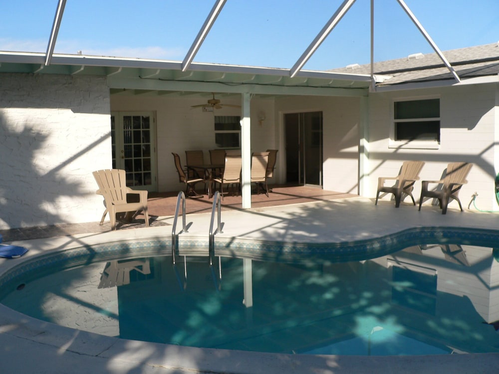 Special Offer!  Entire  3 Bedrooms House,  Private Pool, Ormond Beach! - Ormond Beach, FL