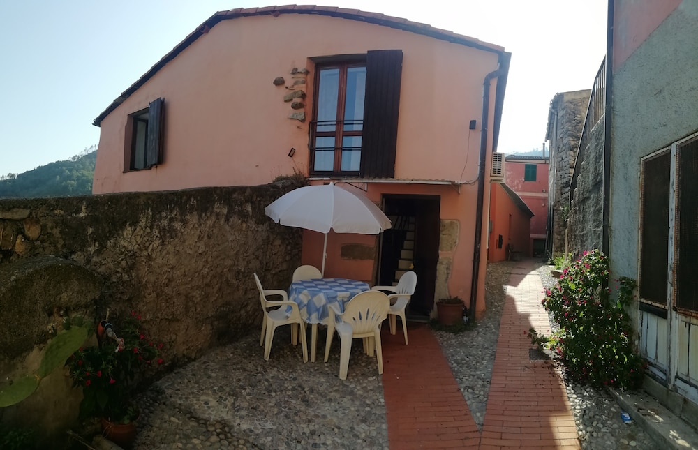 Typisch Ligurisches Haus Auf 2 Etagen Mit Herrlichem Blick Auf Das Levanto-tal - Bonassola
