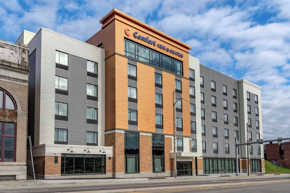 Comfort Inn & Suites Pittsburgh-northshore - Pittsburgh
